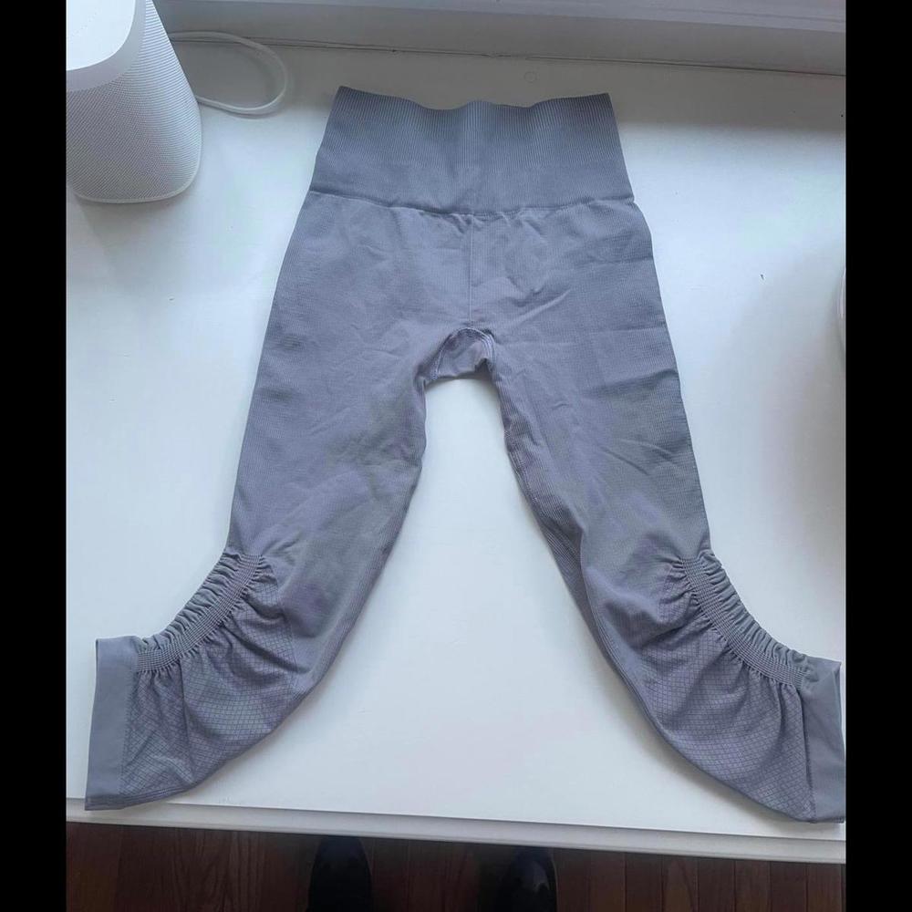 Lululemon cropped seamless leggings size 4 - Picture 2 of 3